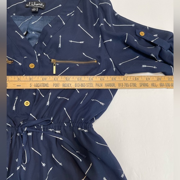 Womens J for Justify Young Contemporary Navy Blue Arrows Top Size Small JD - Picture 4 of 8